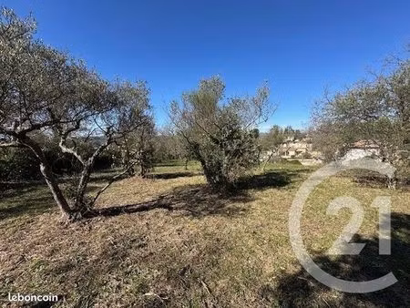 terrain 1 766 m² brignoles