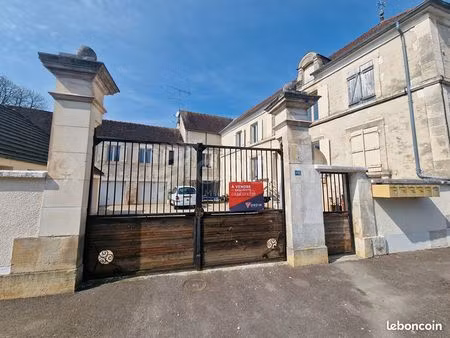 immeuble 5 pièces 240 m²