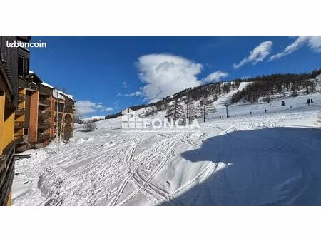 t2 au pieds des pistes