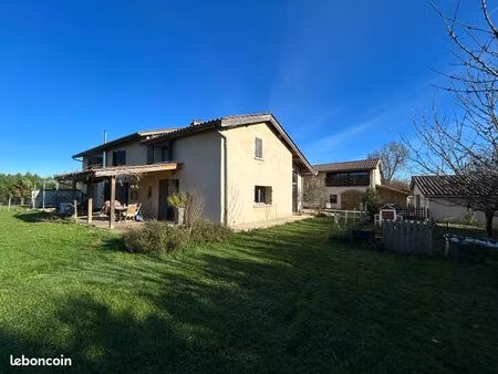 corps de ferme rénovée avec garage et dépendances