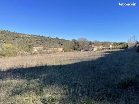 terrain 3 748 m² ginasservis