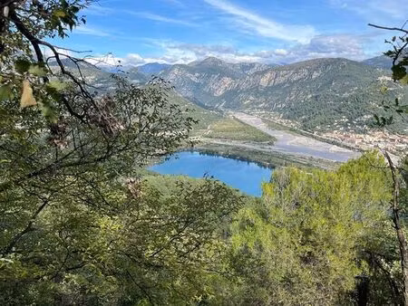 terrain de loisir avec la belle vue