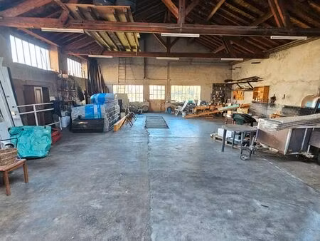 entrepôt avec appartement