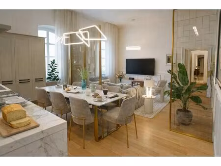 incroyable appartement de 2 chambres avec vue sur la rivière et la cour intérieure