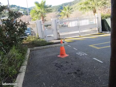 a vendre parking dans residence fermee