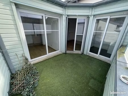 appartement t2 avec balcon 46m2 résidence calme et sécurisée