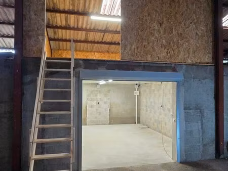 garde meuble / dépôt / entrepôt / local / garage