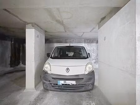 parking/box 11 m² nice