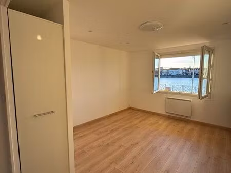 studio lumineux avec vue sur la saône + parking - centre-ville à pied