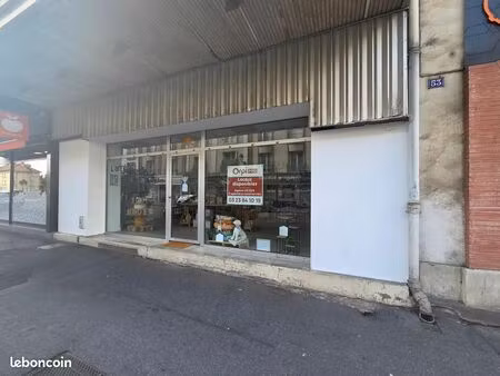 local commercial 61 m²