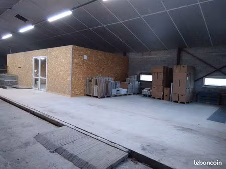 a louer à 12kms de saint -die un local d'une superficie totale de 127 m2 à l'intérieur d'u