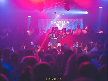 club / discothèque à vendre – 700m² – clé en main