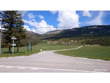 opportunité à saisir sans tarder.....cause succession.....idéal 2 familles.....terrain 253