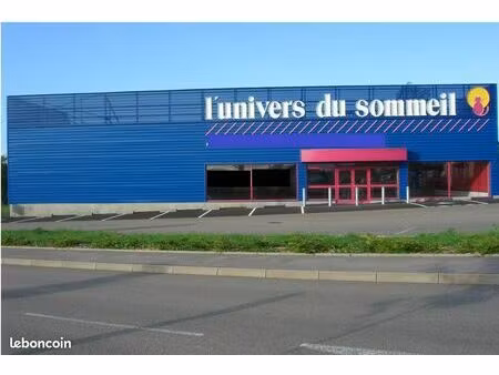 a louer local commercial 675 m2