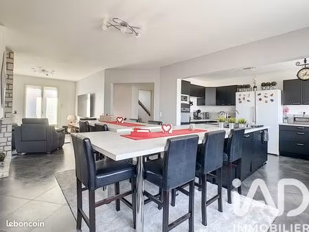 maison familiale 10 pièces 247 m²