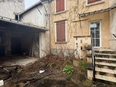 maison sans vis-à-vis cour et dépendance