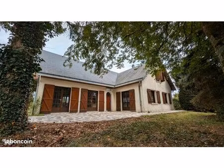 pavillon 9 pièces 220 m²