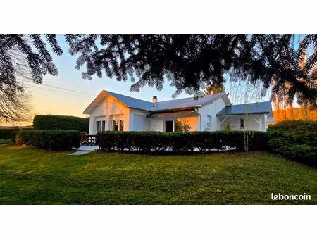 villa de 219 m2 dans parc arboré de 2600 m2 env