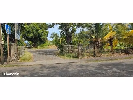 terrain plat a louer