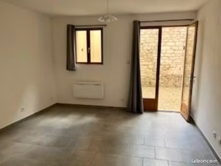 beau f2 lumineux - avec une cour