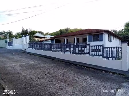 maison 3 ilets  2 t3 et 1 studio