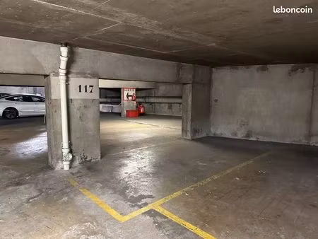 vends place de parking spacieuse quartier ourcq-hoche à pantin