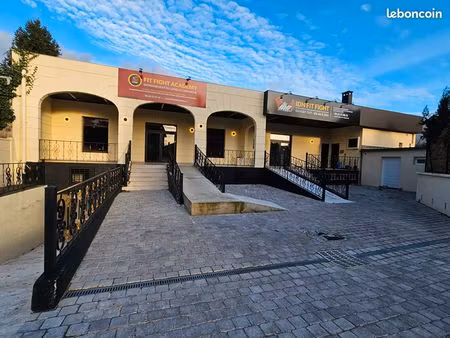 local 360 m² groslay