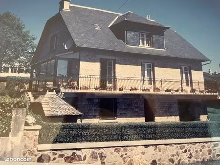 grande maison de village proche du lac