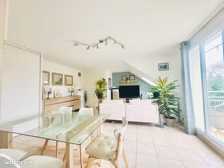 charmant appartement - 60 06 m²  2ème étage  7 minutes à pied de la gare rer