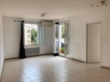 local professionnel 60 m² – centre médical – proche centre historique – arles