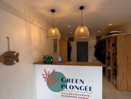 mur local commercial vide