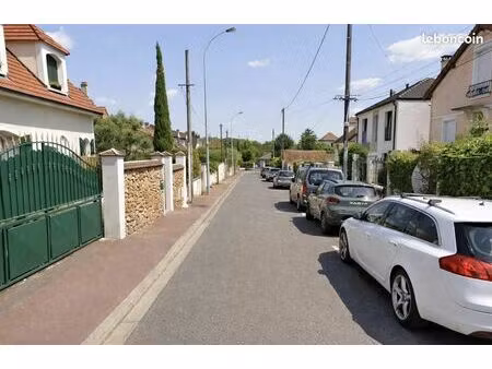 terrain 5 pièces 180 m²