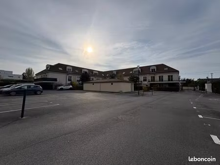 appartement 3 pièces 5 895 m²