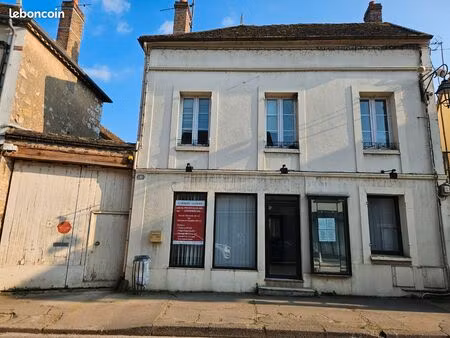 locaux pro avec boutique 142 m2 hypercentre pont-sur-yonne + dépendancess