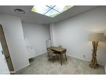 bureau/cabinet/local professionnel-commercial location à la journée