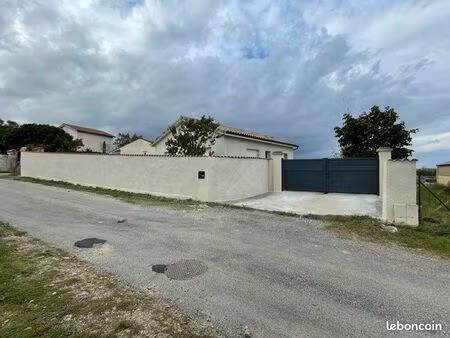 ? maison t4 de plain-pied – 74 m² – terrain 800 m² – dépendance – secteur calme
