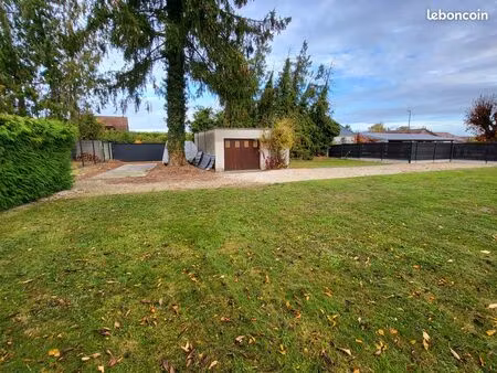 magnifique terrain clos et arboré avec garage