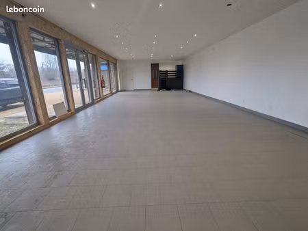 local 430 m² wadelincourt