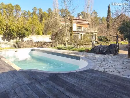 villa 8 pièces 247 m²