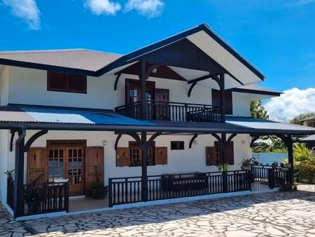 maison 5 pièces 216 m²