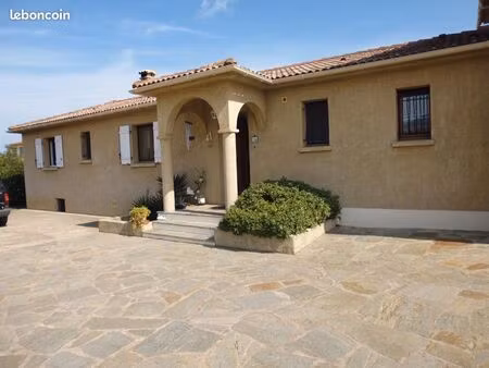 superbe villa avec jardin et piscine à venzolasca