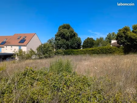 terrain constructible de 588 m² à neuville-sur-oise