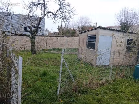 loue petit terrain de loisir et abri