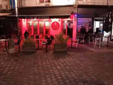 bar/pub sedan centre