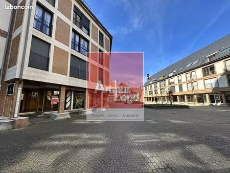 local commercial 83 m² troyes