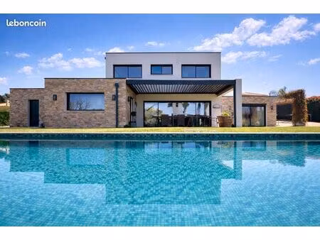 particulier vend villa contemporaine récente - 4 chambres - piscine à débordement - domain