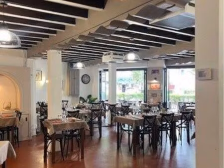 restaurant /bar/pizzeria