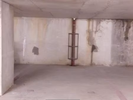 grande place de parking sécurisée 15 6m² - marseille (baille / vertus)