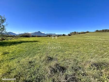 terrain 69284 m² la crau