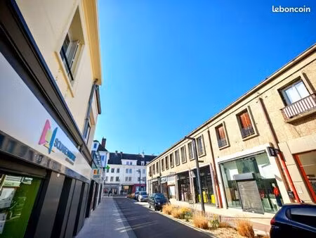 investissement de 50 % d'une sci et d'un local commercial disponible dans rue prénium